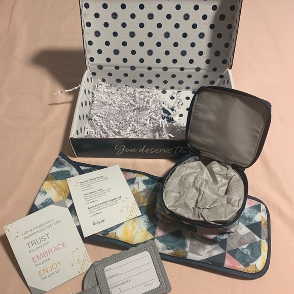 Hello Happy Box - Picture 3 of 4